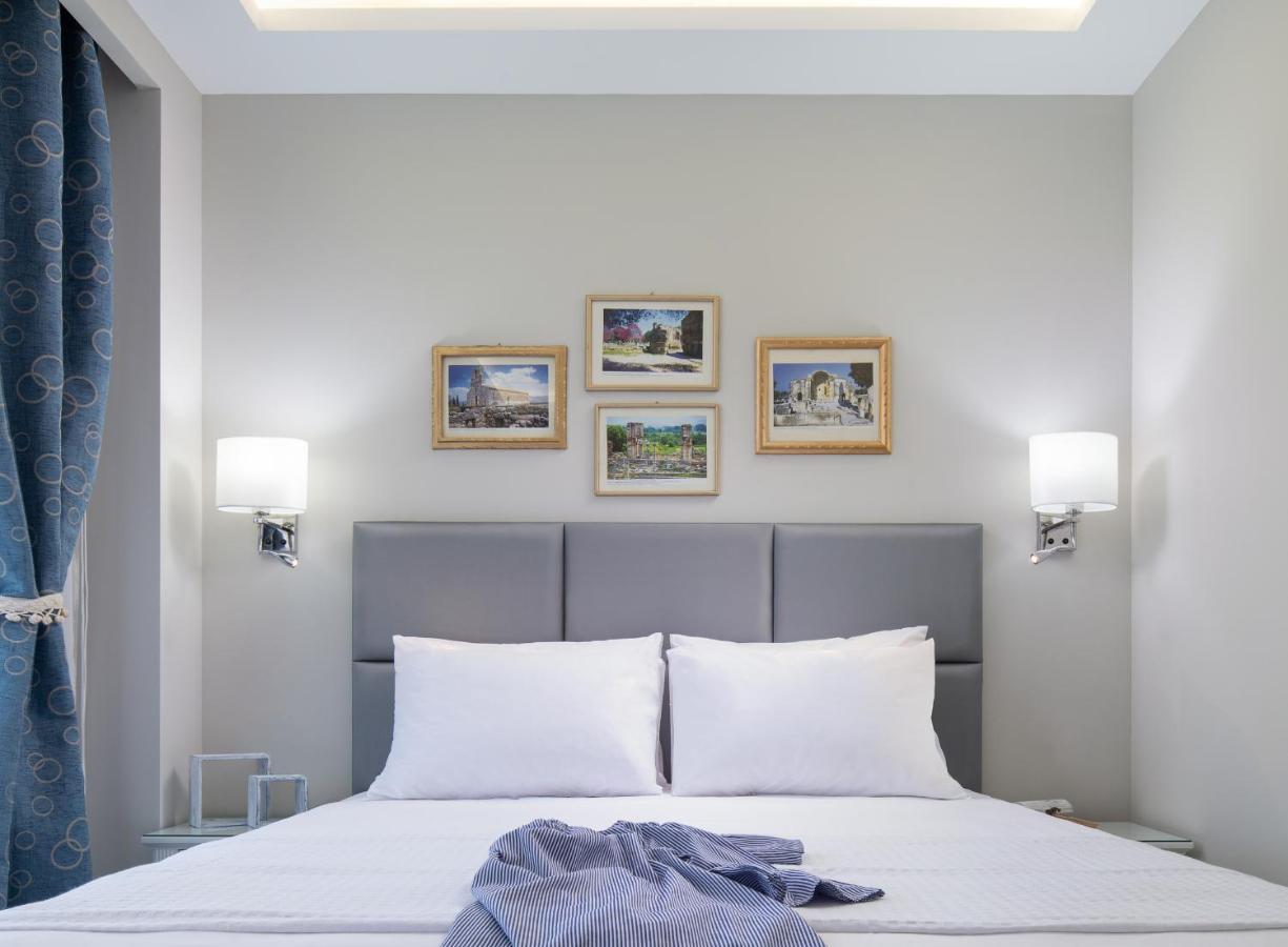 Light Blue Hotel Nea Kallikrateia Bagian luar foto