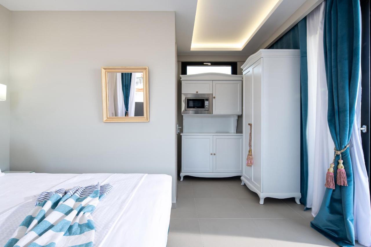 Light Blue Hotel Nea Kallikrateia Bagian luar foto
