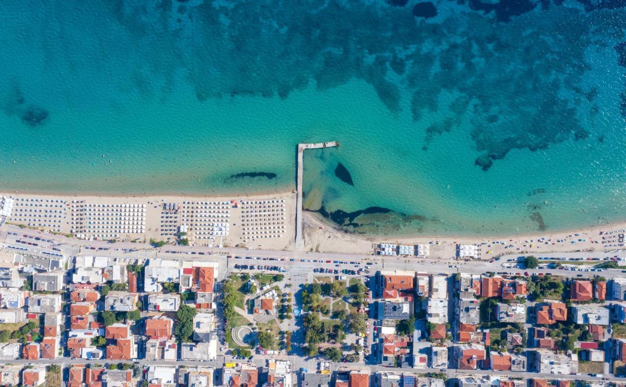 Light Blue Hotel Nea Kallikrateia Bagian luar foto