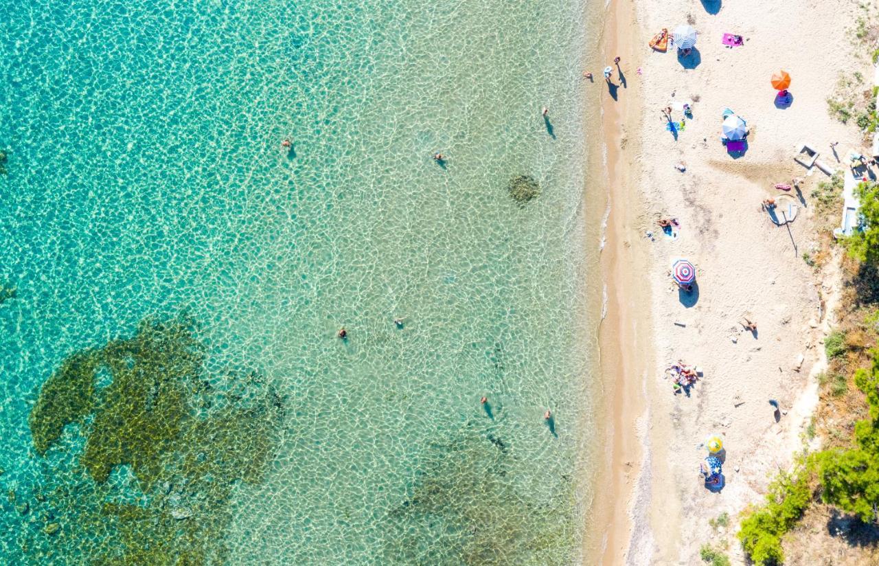 Light Blue Hotel Nea Kallikrateia Bagian luar foto