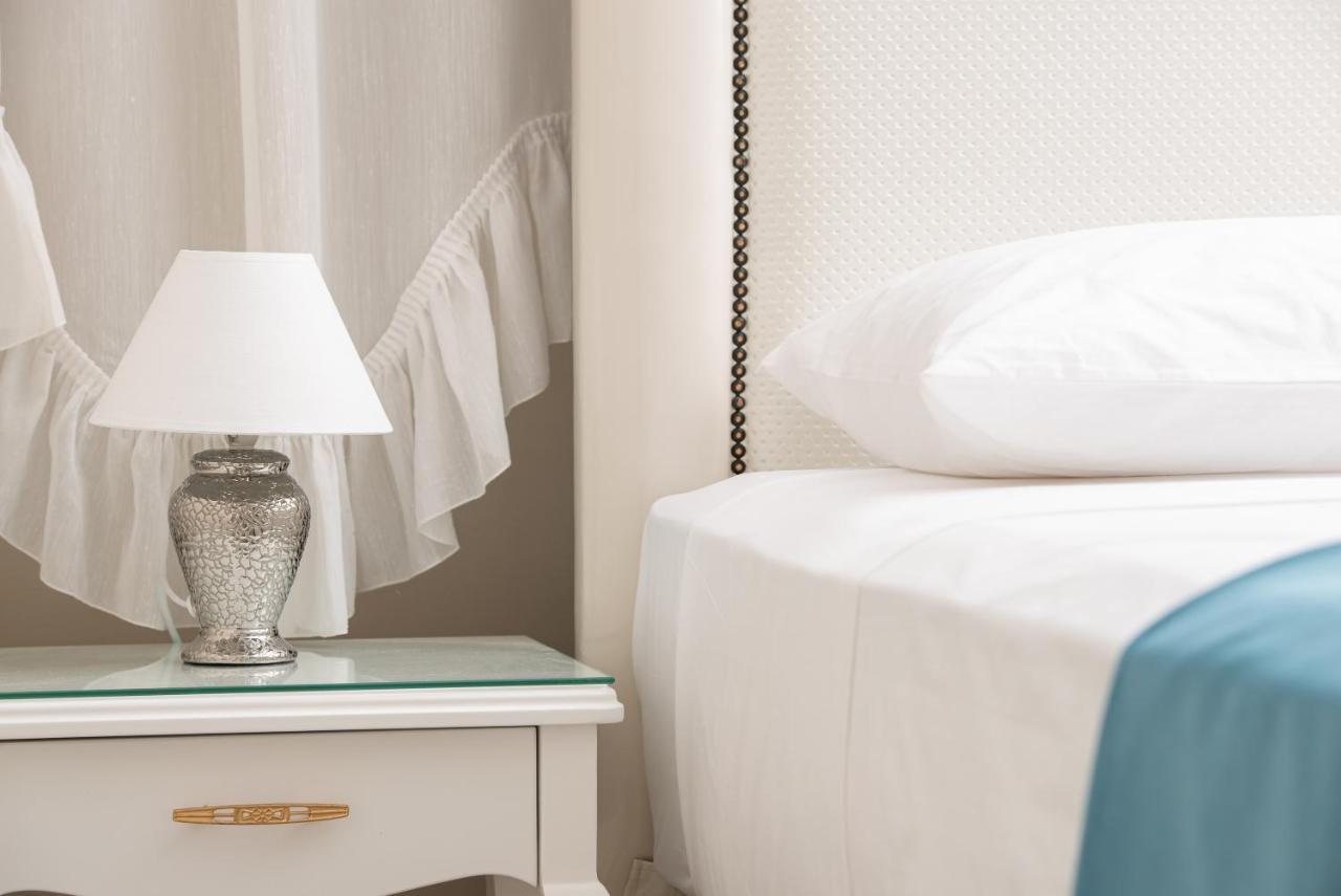 Light Blue Hotel Nea Kallikrateia Bagian luar foto