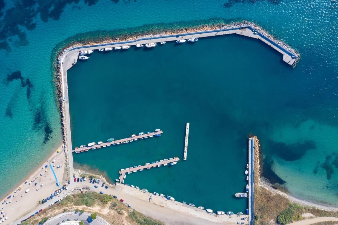 Light Blue Hotel Nea Kallikrateia Bagian luar foto