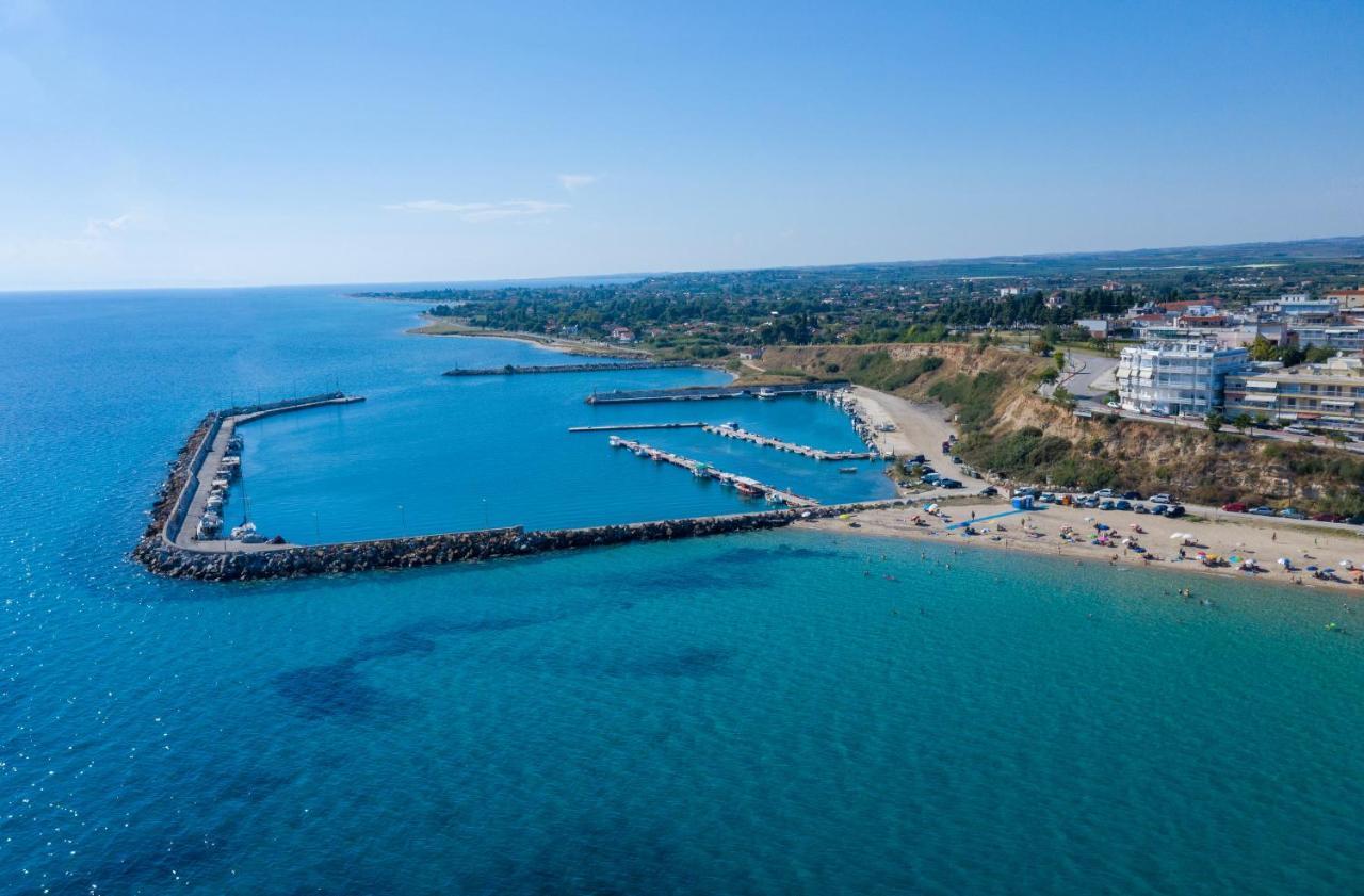 Light Blue Hotel Nea Kallikrateia Bagian luar foto