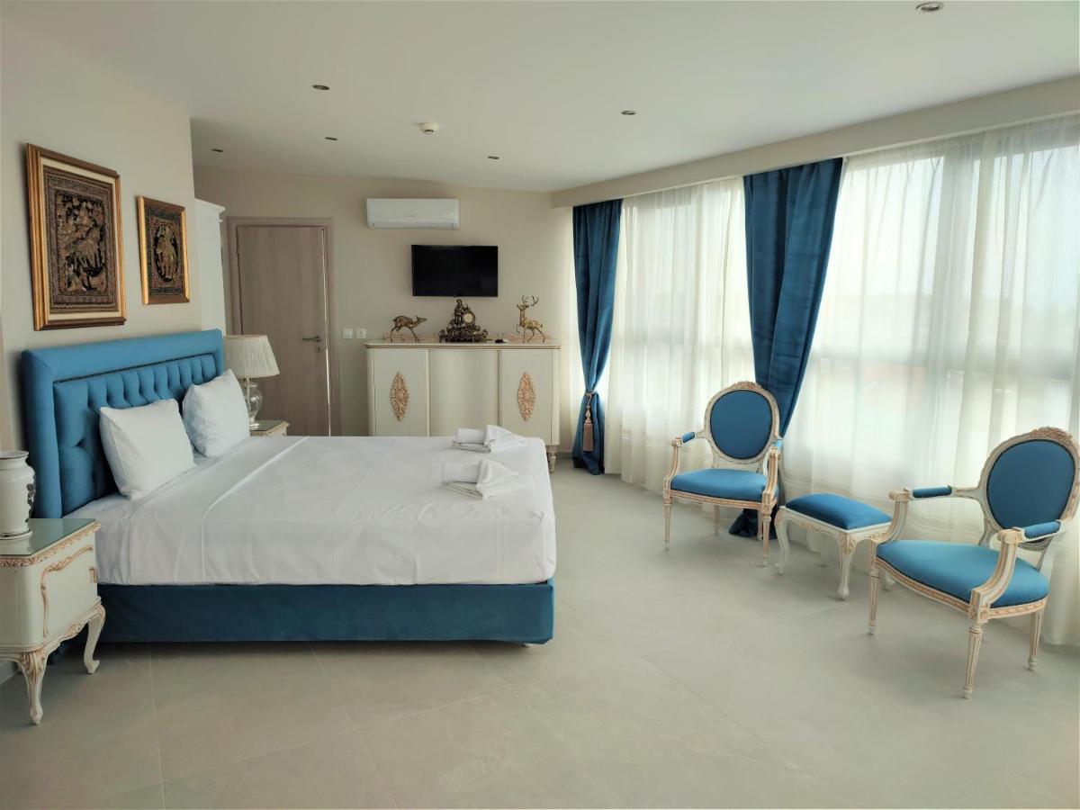 Light Blue Hotel Nea Kallikrateia Bagian luar foto