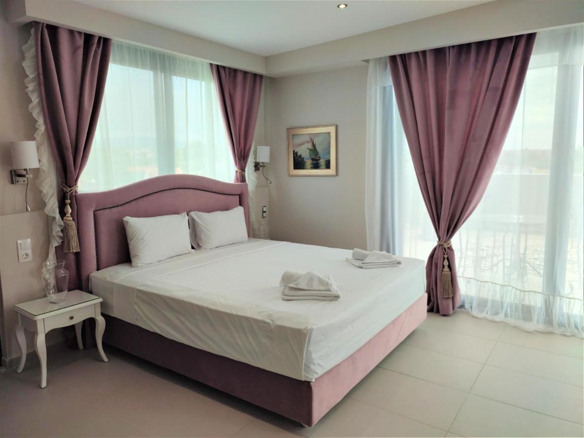 Light Blue Hotel Nea Kallikrateia Bagian luar foto