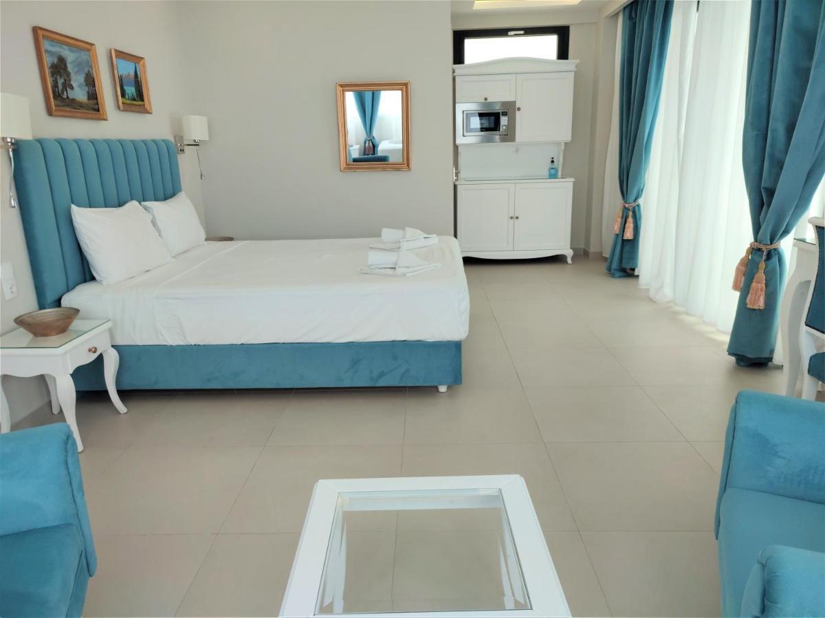 Light Blue Hotel Nea Kallikrateia Bagian luar foto
